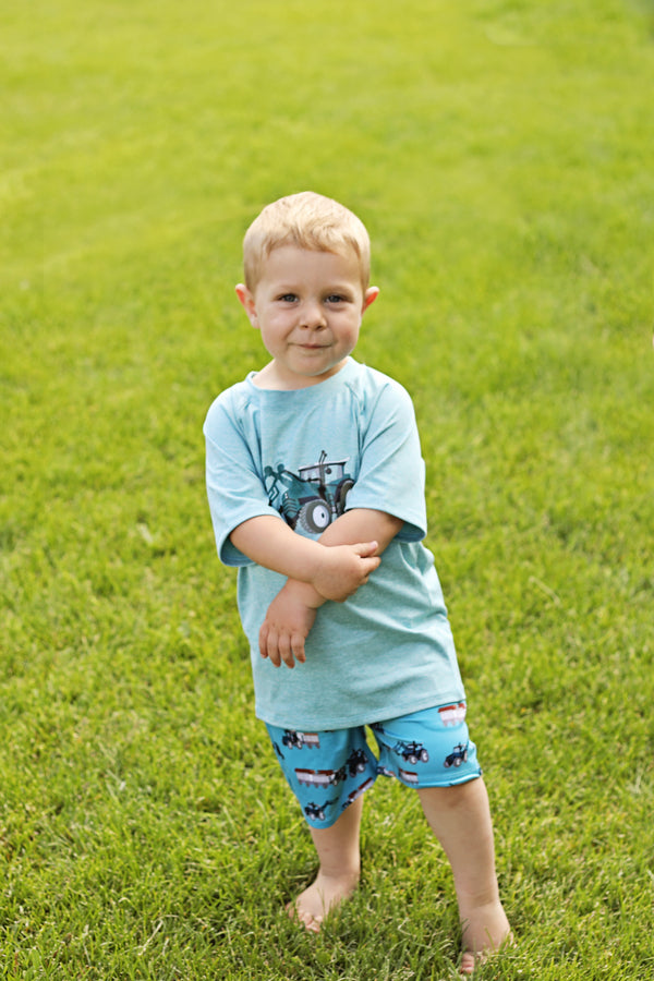 Nile Blue Heather Crewneck Tee & Tractor Pocket Shorts