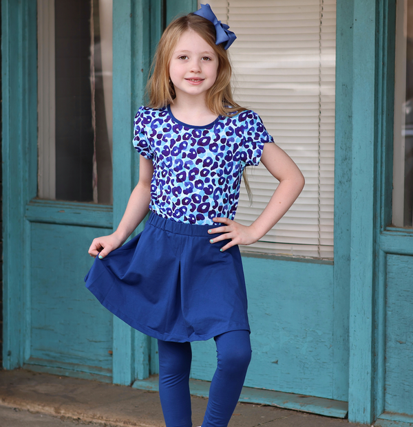 Blue Watercolor Leopard Tulip-Sleeve Top & Navy Skirted Leggings